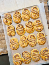 Ladda upp bild till gallerivisning, Saffranssnurra