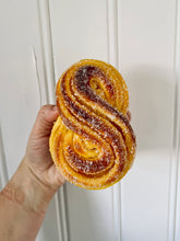 Ladda upp bild till gallerivisning, Saffranssnurra