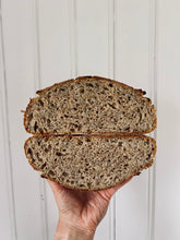 Ladda upp bild till gallerivisning, Månadens bröd: Ölandsvete/Chiafrön 🥈